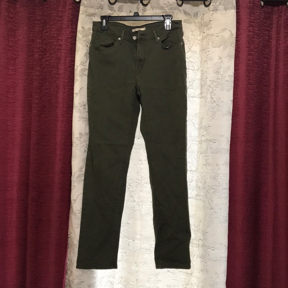 Olive green mid rise women Levi’s